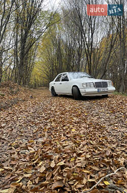 Седан Mercedes-Benz E-Class 1988 в Бережанах