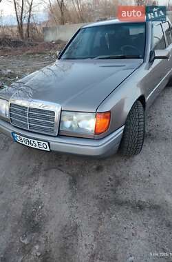 Седан Mercedes-Benz E-Class 1986 в Прилуках