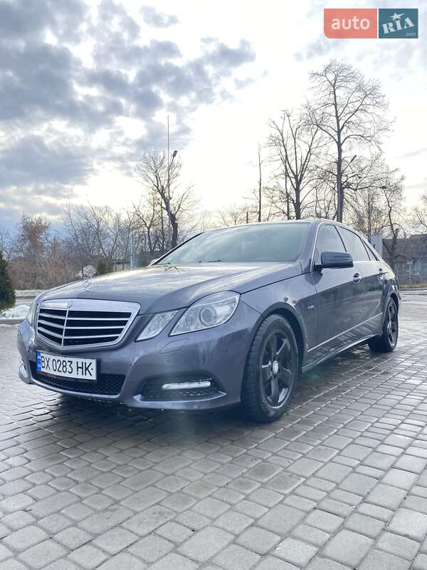 Седан Mercedes-Benz E-Class 2010 в Староконстантинове