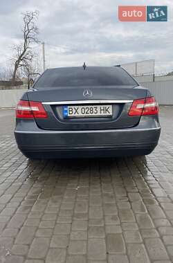 Седан Mercedes-Benz E-Class 2010 в Староконстантинове