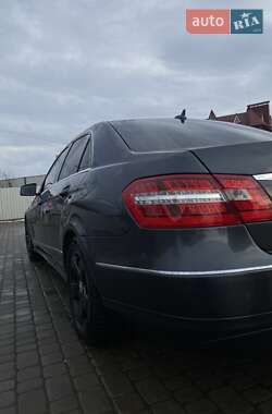 Седан Mercedes-Benz E-Class 2010 в Староконстантинове