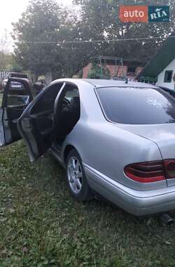 Седан Mercedes-Benz E-Class 1996 в Черновцах