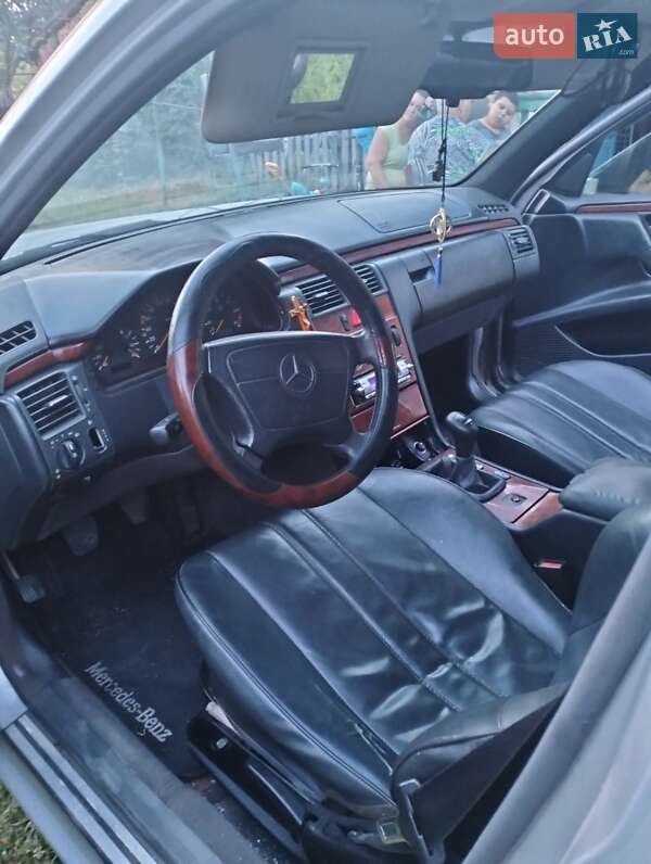 Седан Mercedes-Benz E-Class 1996 в Чернівцях