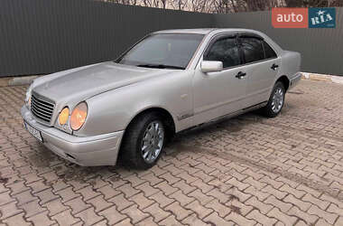 Седан Mercedes-Benz E-Class 1995 в Чернівцях