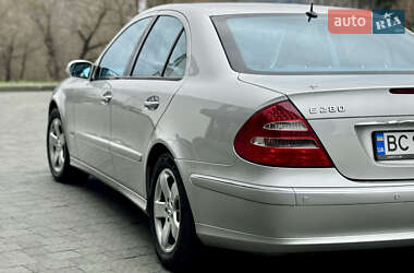 Седан Mercedes-Benz E-Class 2004 в Новояворовске