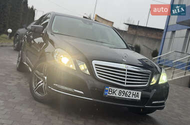 Седан Mercedes-Benz E-Class 2011 в Сарнах