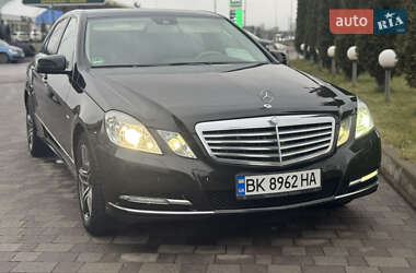 Седан Mercedes-Benz E-Class 2011 в Сарнах