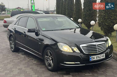 Седан Mercedes-Benz E-Class 2011 в Сарнах