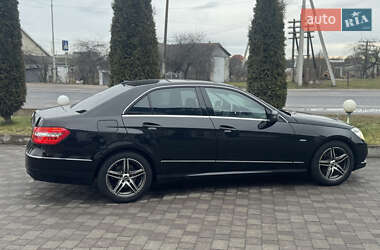 Седан Mercedes-Benz E-Class 2011 в Сарнах