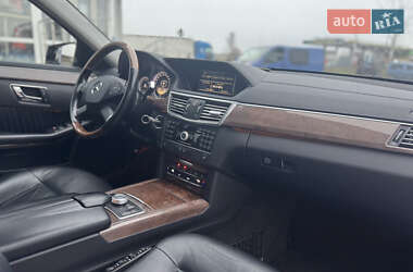 Седан Mercedes-Benz E-Class 2011 в Сарнах