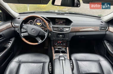 Седан Mercedes-Benz E-Class 2011 в Сарнах