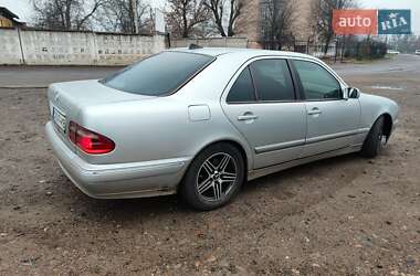 Седан Mercedes-Benz E-Class 2001 в Смілі