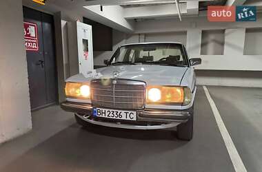 Седан Mercedes-Benz E-Class 1982 в Одессе