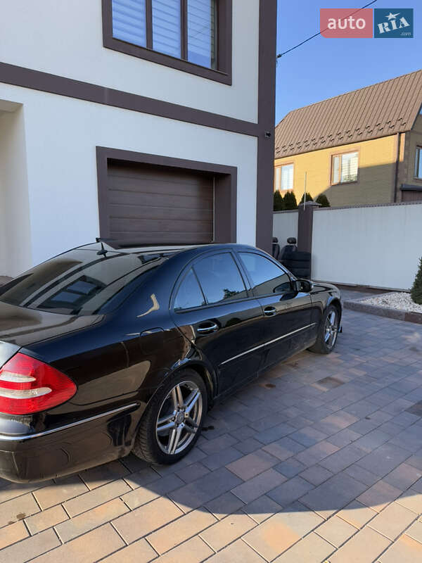 Седан Mercedes-Benz E-Class 2004 в Миколаєві