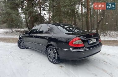 Седан Mercedes-Benz E-Class 2007 в Вараше