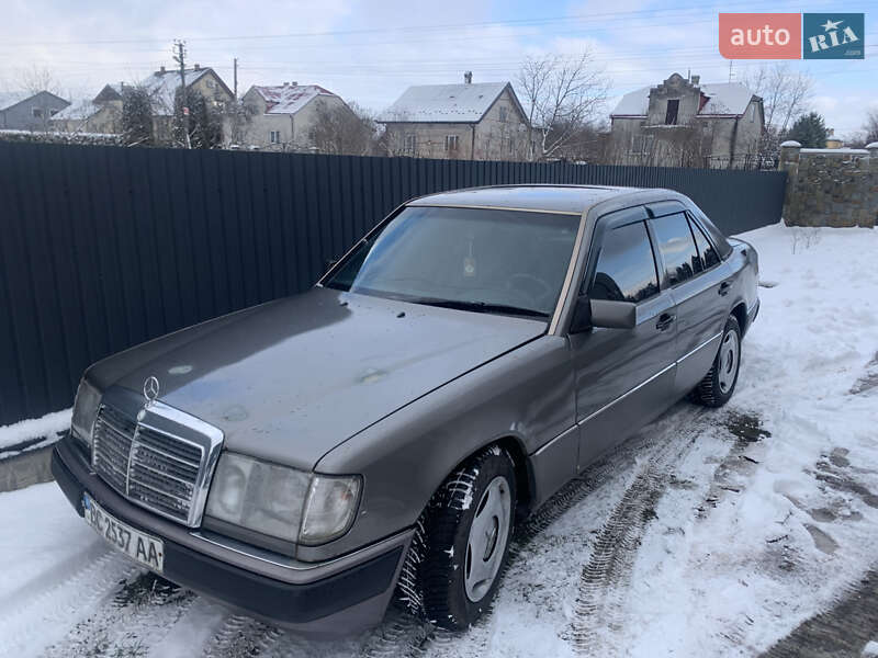 Mercedes-Benz E-Class 1986