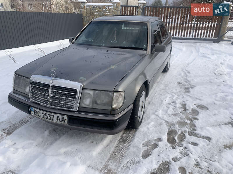 Седан Mercedes-Benz E-Class 1986 в Львові