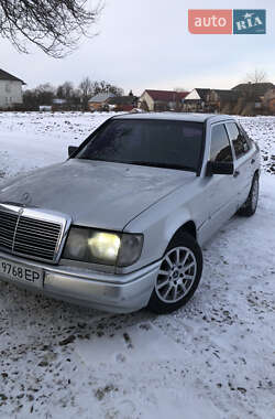 Седан Mercedes-Benz E-Class 1988 в Новому Розділі