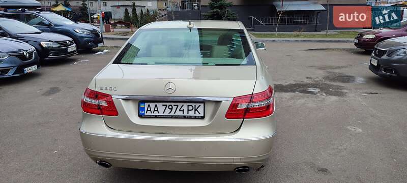 Седан Mercedes-Benz E-Class 2011 в Киеве