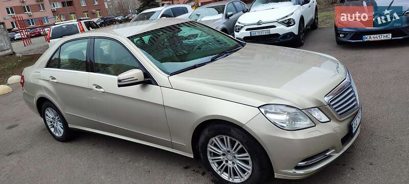 Седан Mercedes-Benz E-Class 2011 в Киеве