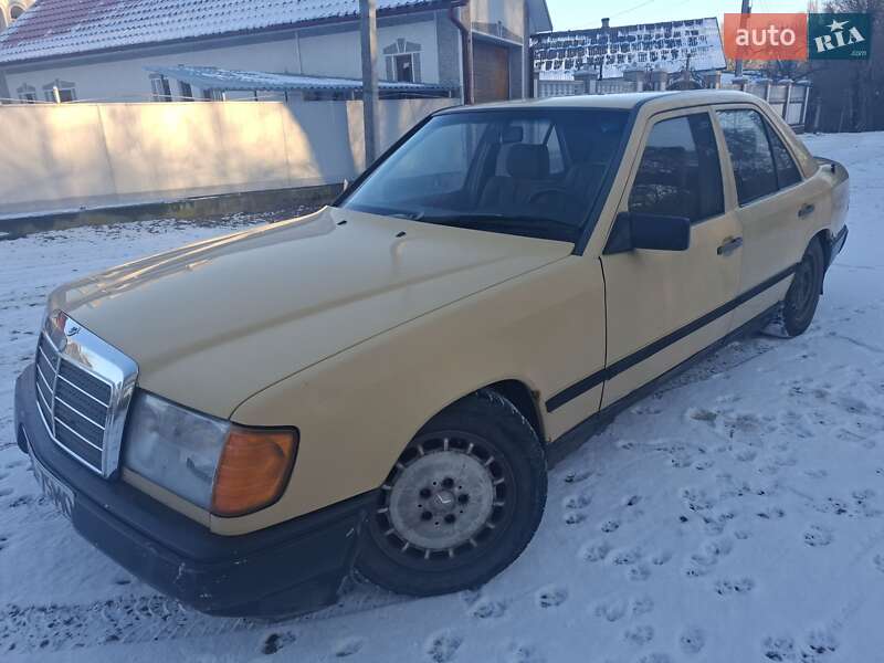 Седан Mercedes-Benz E-Class 1985 в Чернівцях