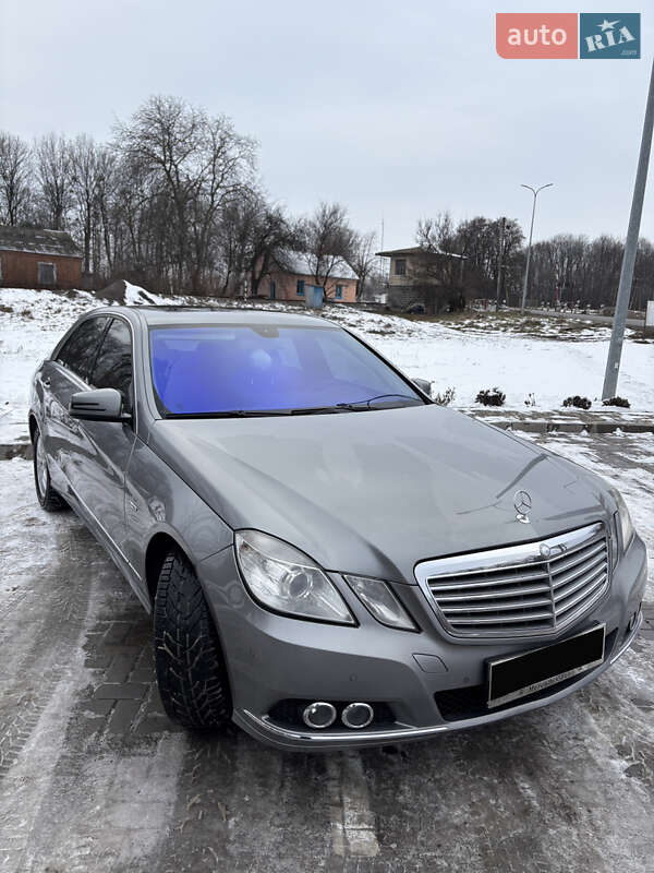 Седан Mercedes-Benz E-Class 2010 в Гайсине