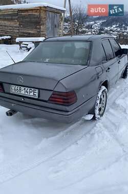 Седан Mercedes-Benz E-Class 1987 в Славському