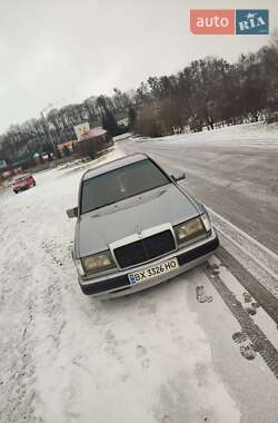 Седан Mercedes-Benz E-Class 1988 в Острозі