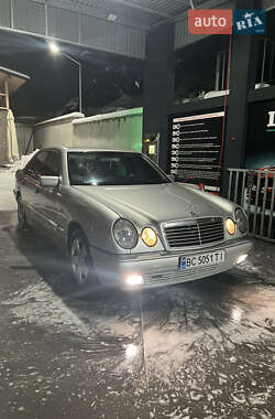 Седан Mercedes-Benz E-Class 1999 в Бориславі