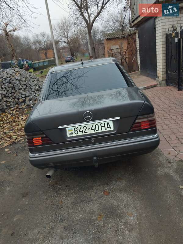 Седан Mercedes-Benz E-Class 1994 в Первомайске