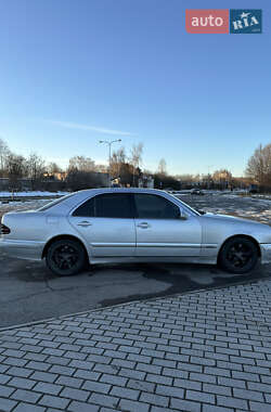 Седан Mercedes-Benz E-Class 2000 в Львові