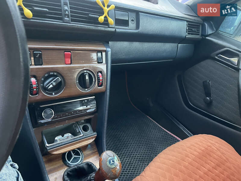 Седан Mercedes-Benz E-Class 1987 в Новоукраинке