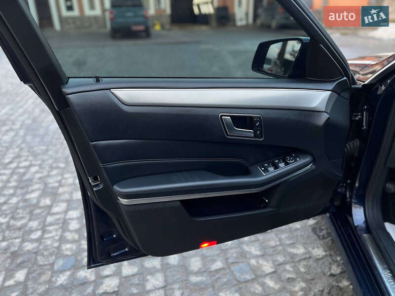 Седан Mercedes-Benz E-Class 2015 в Самборі
