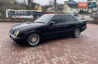 Седан Mercedes-Benz E-Class 2000 в Рівному