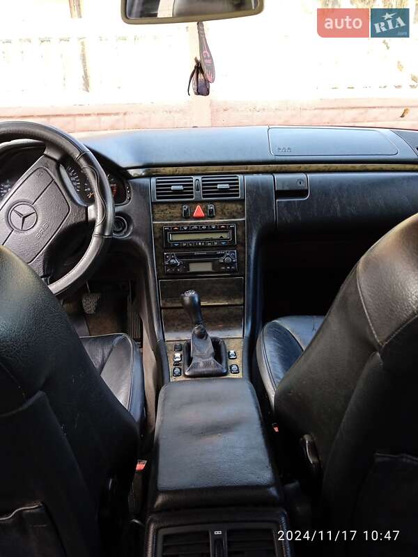 Седан Mercedes-Benz E-Class 1998 в Сарнах