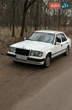 Седан Mercedes-Benz E-Class 1987 в Киеве