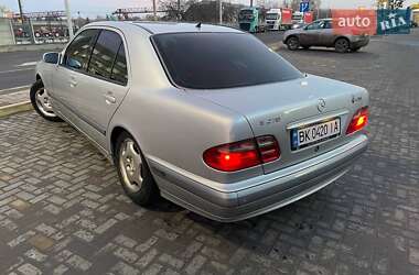 Седан Mercedes-Benz E-Class 2001 в Ровно