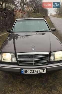 Седан Mercedes-Benz E-Class 1995 в Рівному