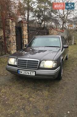 Седан Mercedes-Benz E-Class 1995 в Рівному