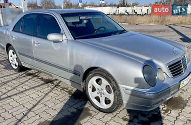Седан Mercedes-Benz E-Class 2000 в 