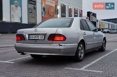 Седан Mercedes-Benz E-Class 2000 в 
