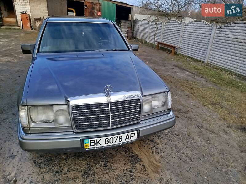 Седан Mercedes-Benz E-Class 1990 в Клевани фото 9 Седан Mercedes-Benz E-Class 1990 в Клевани