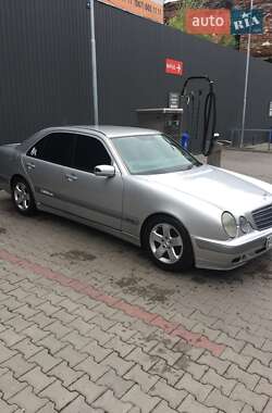 Седан Mercedes-Benz E-Class 2000 в Івано-Франківську