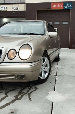 Седан Mercedes-Benz E-Class 1997 в 
