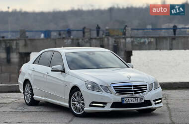 Седан Mercedes-Benz E-Class 2012 в Дніпрі