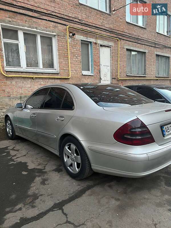 Седан Mercedes-Benz E-Class 2002 в 