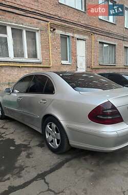 Седан Mercedes-Benz E-Class 2002 в 
