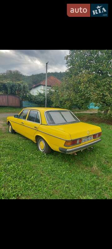 Седан Mercedes-Benz E-Class 1977 в Ужгороді