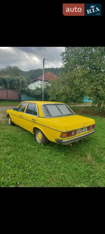 Седан Mercedes-Benz E-Class 1977 в 