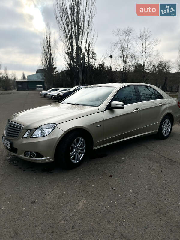 Седан Mercedes-Benz E-Class 2011 в Николаеве
